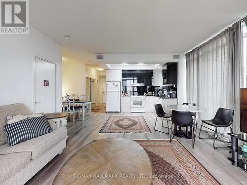 3209 - 121 Mcmahon Drive, Toronto, ON - Indoor Photo Showing Living Room