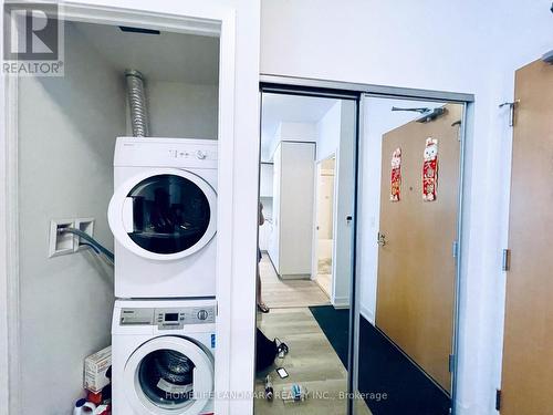 508 - 11 Wellesley Street W, Toronto, ON - Indoor Photo Showing Laundry Room