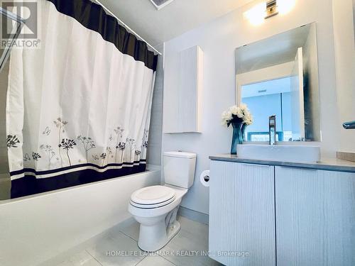 508 - 11 Wellesley Street W, Toronto, ON - Indoor Photo Showing Bathroom