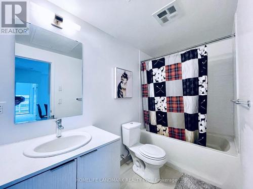 508 - 11 Wellesley Street W, Toronto, ON - Indoor Photo Showing Bathroom