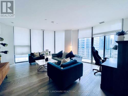 508 - 11 Wellesley Street W, Toronto C01, ON - Indoor Photo Showing Living Room