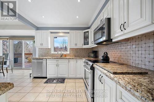 69 Barr Crescent, Brampton, ON - Indoor Photo Showing Kitchen With Upgraded Kitchen
