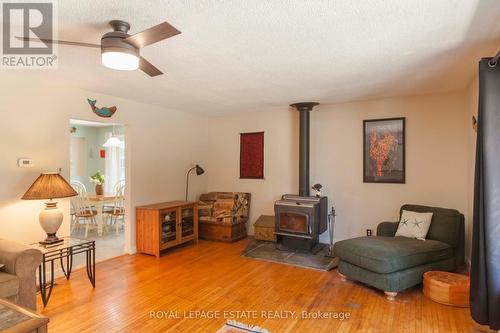 478 Bruce Rd 9, South Bruce Peninsula, ON - Indoor Photo Showing Living Room