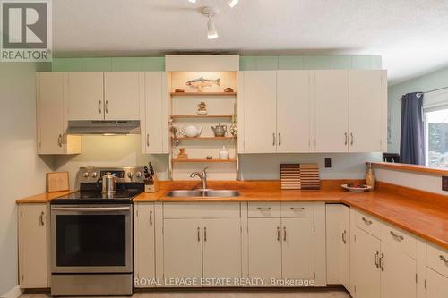 478 Bruce Rd 9, South Bruce Peninsula, ON - Indoor Photo Showing Kitchen With Double Sink