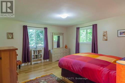 478 Bruce Rd 9, South Bruce Peninsula, ON - Indoor Photo Showing Bedroom