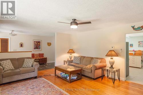 478 Bruce Rd 9, South Bruce Peninsula, ON - Indoor Photo Showing Living Room