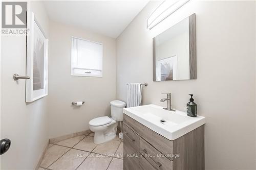 680 Rexford Drive, Hamilton, ON - Indoor Photo Showing Bathroom