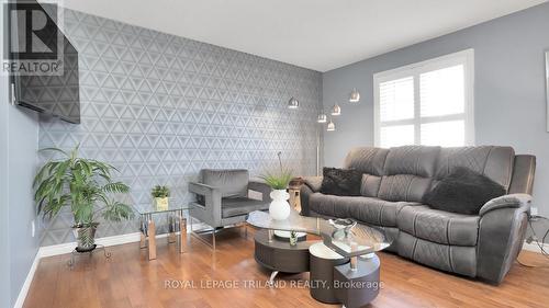 914 Shelborne Street, London, ON - Indoor Photo Showing Living Room