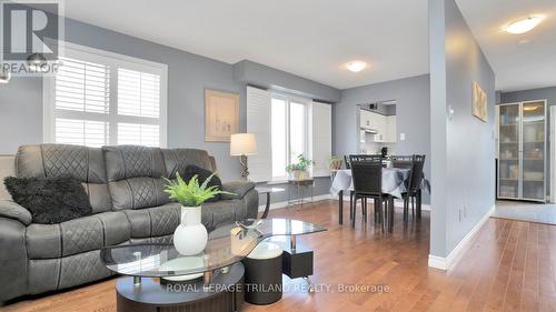 914 Shelborne Street, London, ON - Indoor Photo Showing Living Room