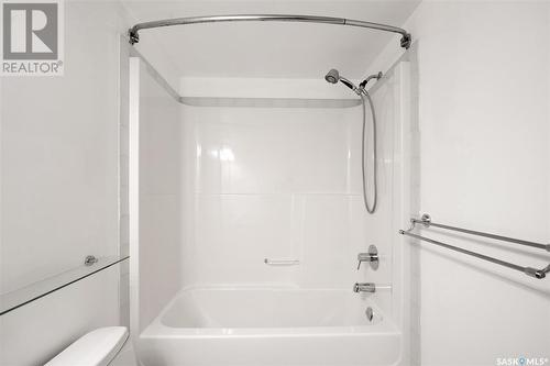302 211 Ledingham Street, Saskatoon, SK - Indoor Photo Showing Bathroom