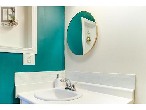 1471 Inkar Road Unit# 6, Kelowna, BC - Indoor Photo Showing Bathroom