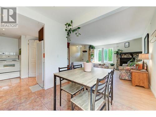 1471 Inkar Road Unit# 6, Kelowna, BC - Indoor Photo Showing Dining Room