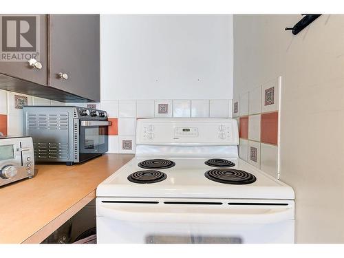 1471 Inkar Road Unit# 6, Kelowna, BC - Indoor Photo Showing Kitchen