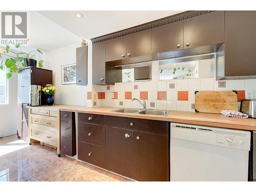 1471 Inkar Road Unit# 6, Kelowna, BC - Indoor Photo Showing Kitchen With Double Sink