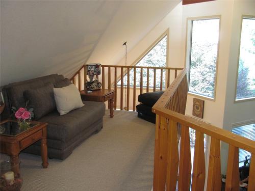 90 Hillcrest Way, Vernon, BC - Indoor Photo Showing Other Room