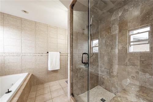 680 Rexford Drive, Hamilton, ON - Indoor Photo Showing Bathroom