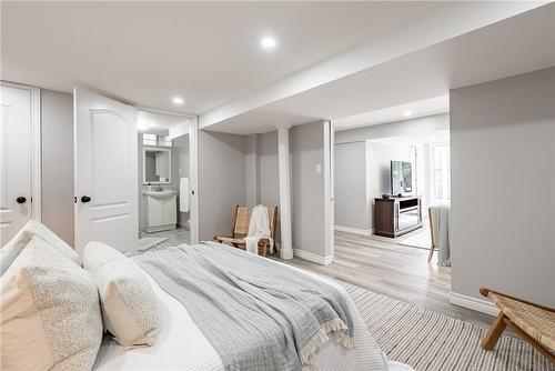 680 Rexford Drive, Hamilton, ON - Indoor Photo Showing Bedroom