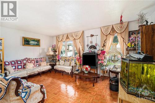 3140 Fenmore Street, Ottawa, ON - Indoor Photo Showing Living Room