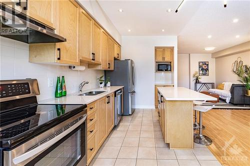 104 Nutting Crescent, Ottawa, ON - Indoor Photo Showing Kitchen With Stainless Steel Kitchen With Double Sink