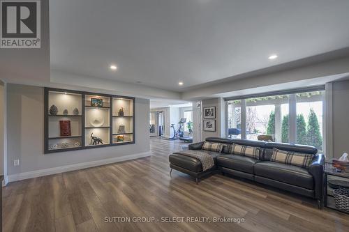 231 Pebblecreek Walk, London, ON - Indoor Photo Showing Living Room