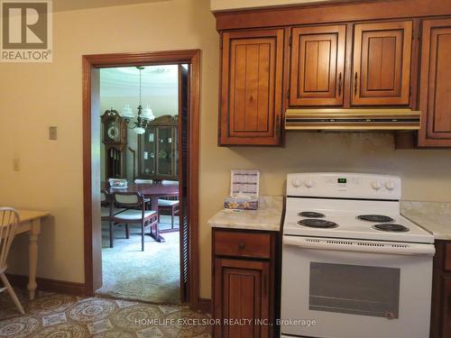 324 Mckee Avenue, Toronto, ON - Indoor Photo Showing Kitchen