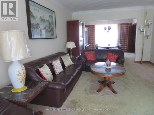 324 Mckee Avenue, Toronto, ON - Indoor Photo Showing Living Room