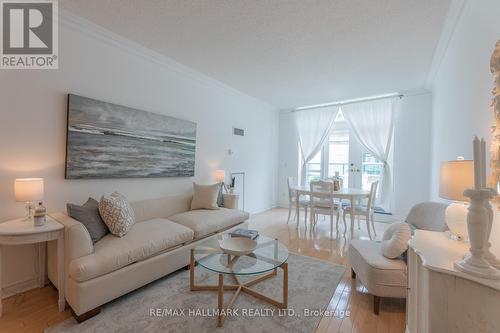 223 - 35 Boardwalk Drive, Toronto, ON - Indoor Photo Showing Living Room