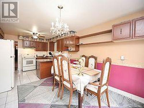 4326 Waterford Crescent, Mississauga, ON - Indoor Photo Showing Dining Room