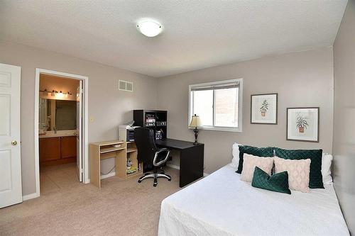 102 Huntingwood Avenue, Hamilton, ON - Indoor Photo Showing Bedroom