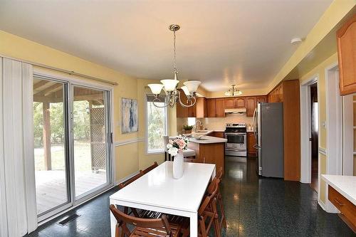 102 Huntingwood Avenue, Hamilton, ON - Indoor Photo Showing Dining Room