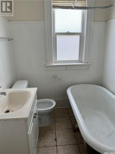 1245 Cameron Street, Regina, SK - Indoor Photo Showing Bathroom