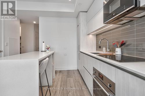 617 - 21 Park Street E, Mississauga, ON - Indoor Photo Showing Kitchen