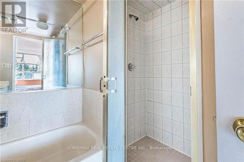 210 - 10 Malta Avenue, Brampton (Fletcher'S Creek Village), ON - Indoor Photo Showing Bathroom