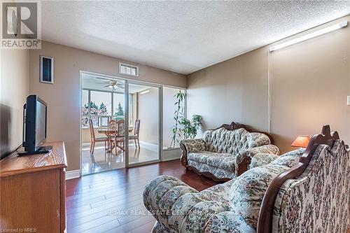 210 - 10 Malta Avenue, Brampton (Fletcher'S Creek Village), ON - Indoor Photo Showing Living Room