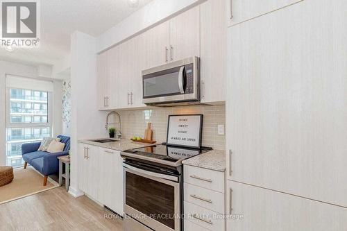 1016 - 4055 Parkside Village Drive, Mississauga, ON - Indoor Photo Showing Kitchen