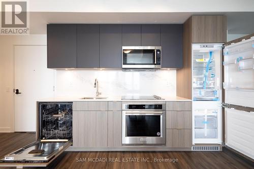 1007 - 220 Missinnihe Way W, Mississauga, ON - Indoor Photo Showing Kitchen With Upgraded Kitchen