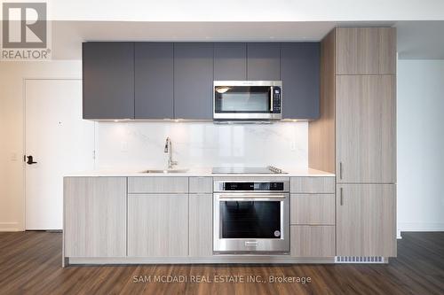 1007 - 220 Missinnihe Way W, Mississauga, ON - Indoor Photo Showing Kitchen With Upgraded Kitchen