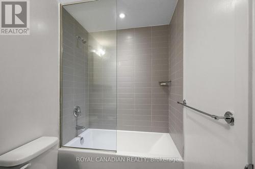 220 - 457 Plains Road, Burlington, ON - Indoor Photo Showing Bathroom