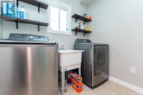 12 Malwood Court, Hamilton, ON - Indoor Photo Showing Laundry Room