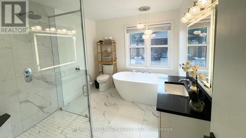 121 West 23Rd Street, Hamilton, ON - Indoor Photo Showing Bathroom