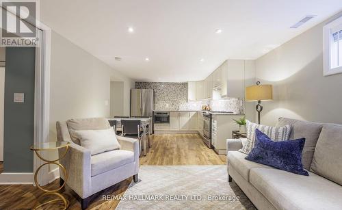 121 West 23Rd Street, Hamilton, ON - Indoor Photo Showing Living Room