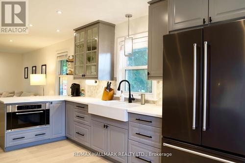 121 West 23Rd Street, Hamilton, ON - Indoor Photo Showing Kitchen With Upgraded Kitchen