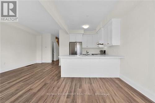 97 - 305 Garner Road W, Hamilton, ON - Indoor Photo Showing Kitchen