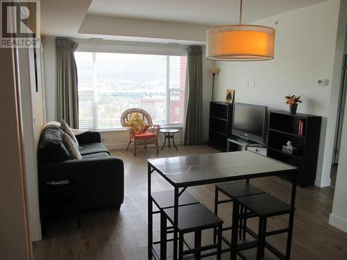 975 Academy Way Unit# 401, Kelowna, BC - Indoor Photo Showing Living Room