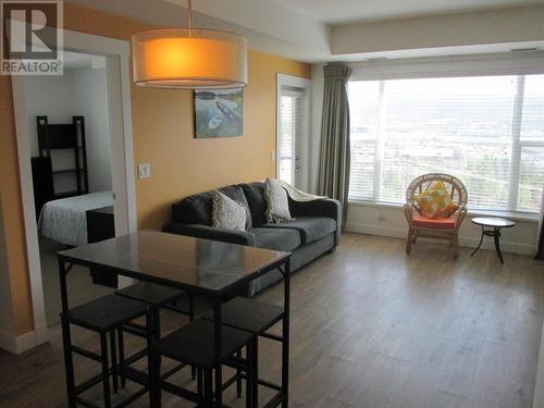 975 Academy Way Unit# 401, Kelowna, BC - Indoor Photo Showing Living Room