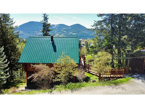 2075 Kirkup Avenue, Rossland, BC 