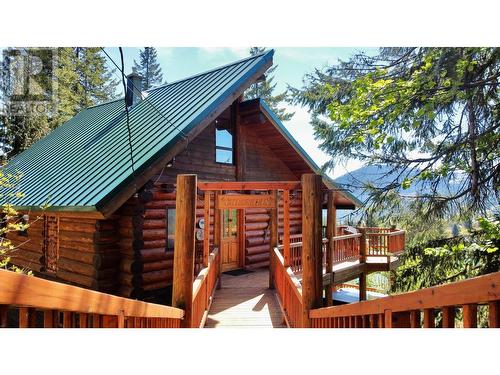 2075 Kirkup Avenue, Rossland, BC - Outdoor