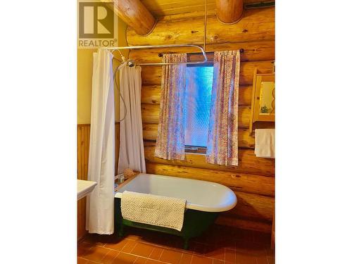 2075 Kirkup Avenue, Rossland, BC - Indoor Photo Showing Bathroom