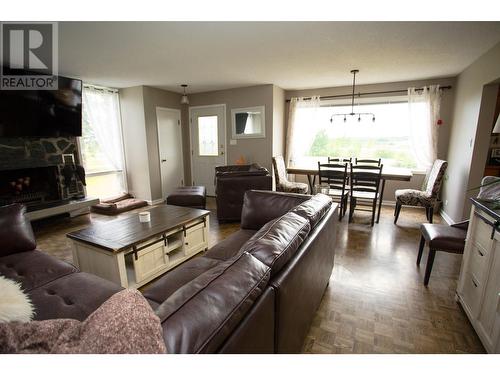 4420 Old Cariboo Highway, Prince George, BC - Indoor Photo Showing Living Room