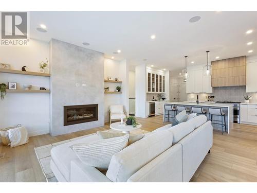 893 Loseth Drive, Kelowna, BC - Indoor Photo Showing Living Room With Fireplace